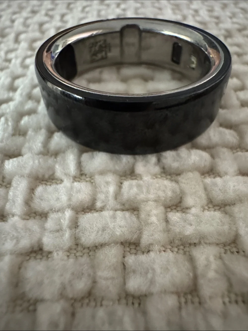 Oura Ring 4 Black with Gray Charger size 12